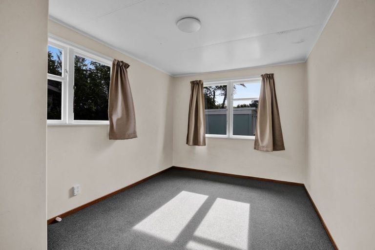 Photo of property in 12 Grenville Street, Marfell, New Plymouth, 4310