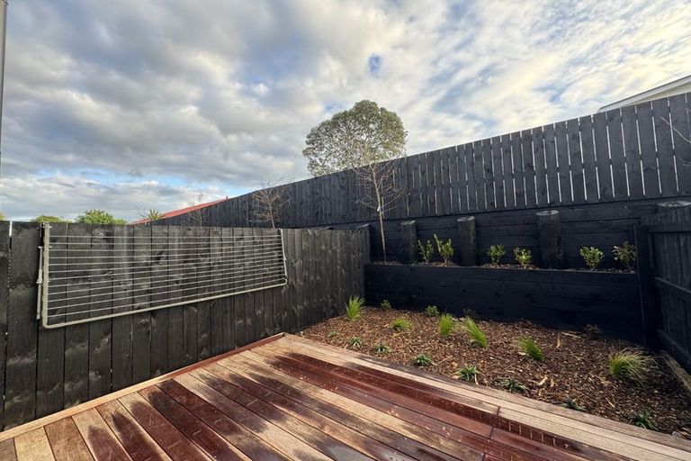 Photo of property in 7/42 Brandon Road, Glen Eden, Auckland, 0602