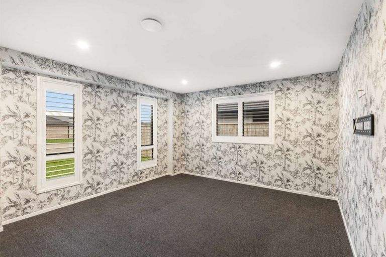 Photo of property in 9 Rehua Place, Waiwhakaiho, New Plymouth, 4312