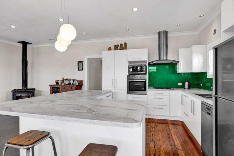 Photo of property in 5674 Mountain Road, Normanby, Hawera, 4673