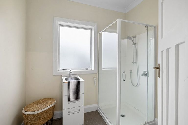 Photo of property in 14 Calvert Road, Moturoa, New Plymouth, 4310