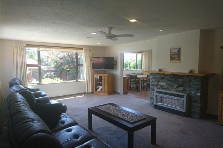 Photo of property in 2 Ragan Lane, Wanaka, 9305