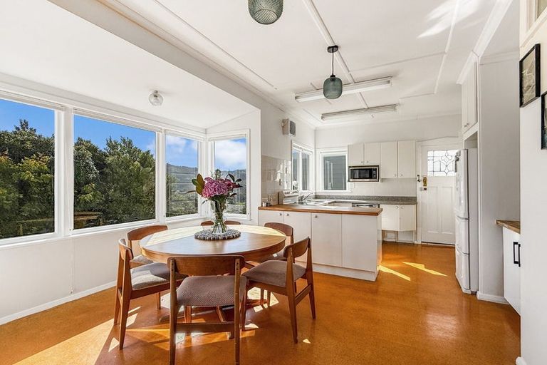 Photo of property in 97 Northland Road, Northland, Wellington, 6012