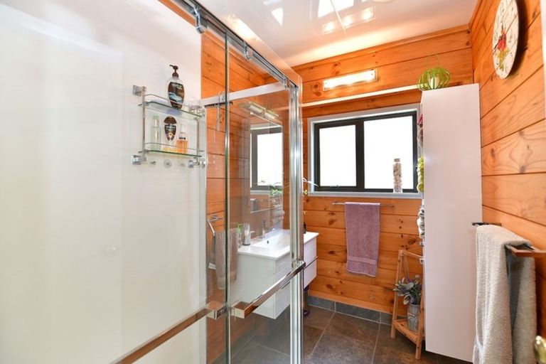 Photo of property in 5 Kaipara Crescent, Helensville, 0800