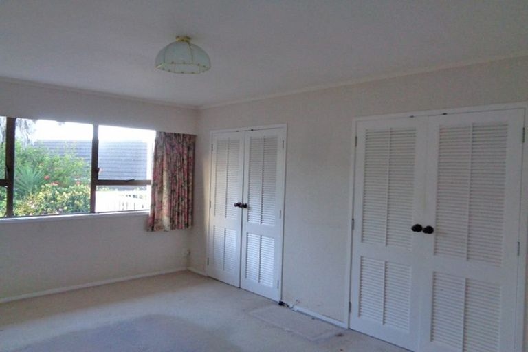 Photo of property in 2/125 Glenmore Road, Sunnyhills, Auckland, 2010