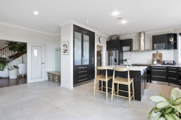 Photo of property in 64 Balboa Drive, Matakatia, Whangaparaoa, 0930
