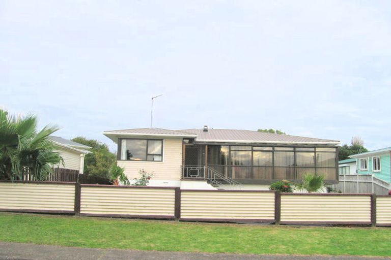Photo of property in 8 Barrie Avenue, Papatoetoe, Auckland, 2025