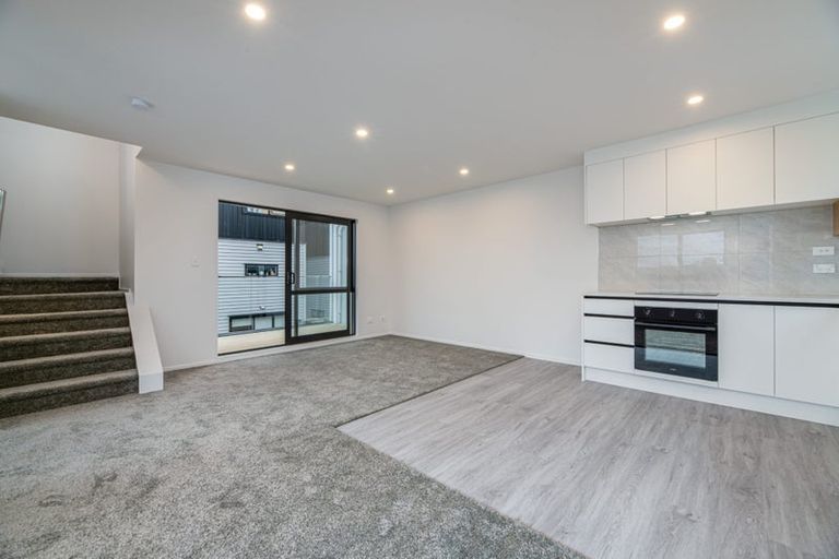 Photo of property in 5/17 Kingdale Road, Henderson, Auckland, 0610
