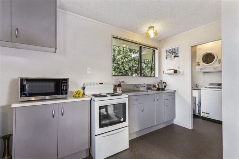 Photo of property in 2/8 Inca Place, Red Hill, Papakura, 2110