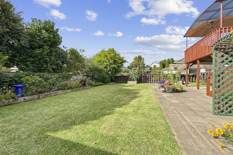 Photo of property in 12 Frank Place, Hillpark, Auckland, 2102