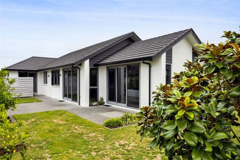 Photo of property in 22 Keene Drive, Bell Block, New Plymouth, 4312