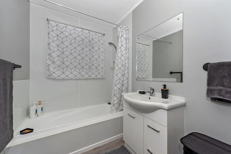 Photo of property in 42 Hendon Road, Fairview Downs, Hamilton, 3214