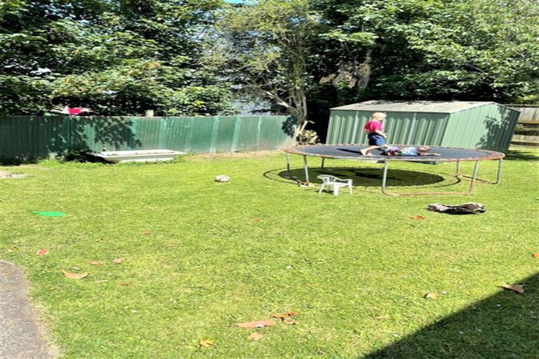 Photo of property in 2/6 Montgomery Crescent, Clouston Park, Upper Hutt, 5018