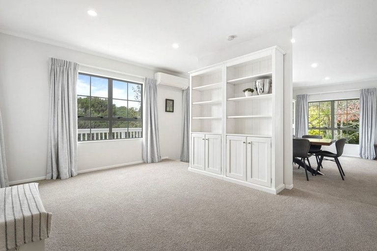 Photo of property in 44 Ravenstone Place, Chatswood, Auckland, 0626