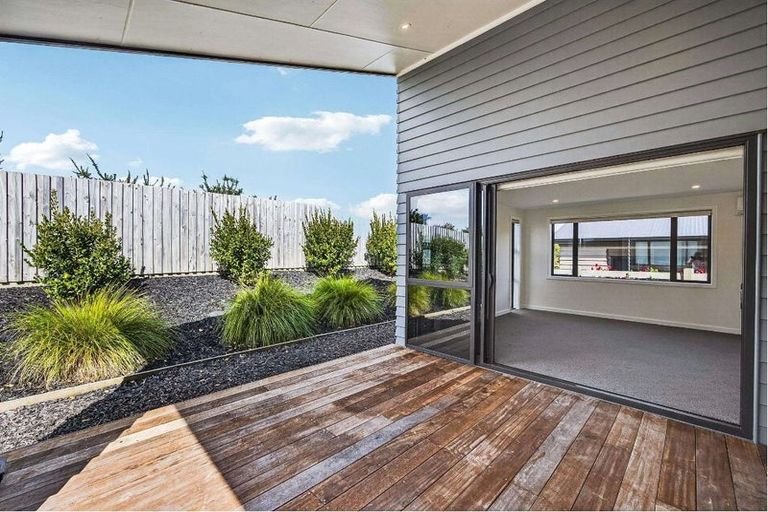 Photo of property in 54 Paparahi Place, Wainui, Silverdale, 0992
