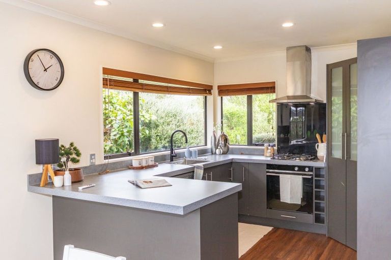 Photo of property in 7 Lourie Way, Fitzherbert, Palmerston North, 4410