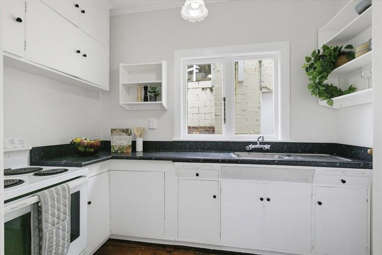 Photo of property in 10 Kotinga Street, Kilbirnie, Wellington, 6022