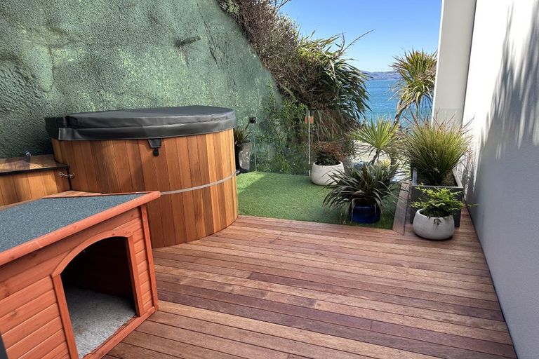 Photo of property in 1/148 Evans Bay Parade, Roseneath, Wellington, 6021