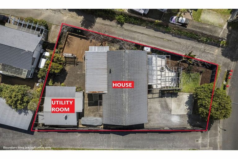 Photo of property in 43 Archmillen Avenue, Pakuranga Heights, Auckland, 2010