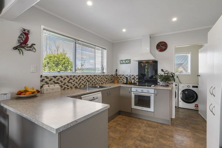 Photo of property in 2/38 Blacklock Avenue, Henderson, Auckland, 0612