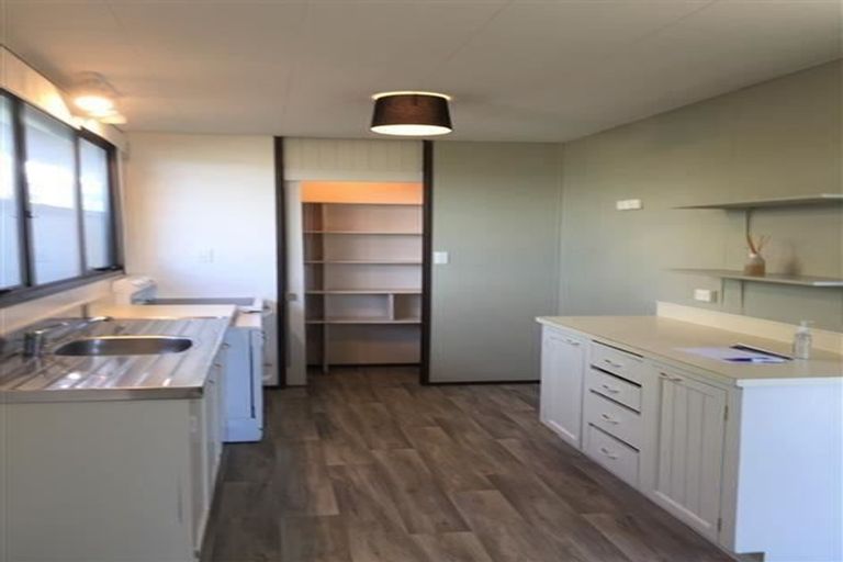 Photo of property in 1/4 Hanson Place, West Harbour, Auckland, 0618