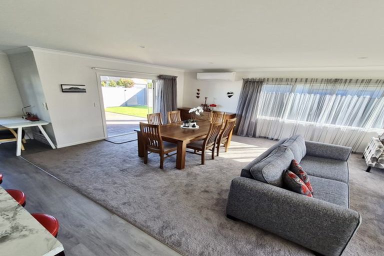 Photo of property in 4 Rotoiti Way, Poraiti, Napier, 4112