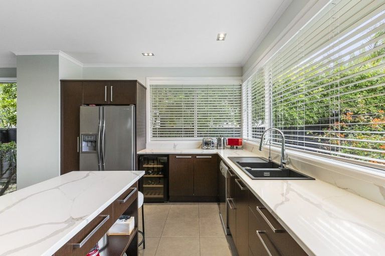 Photo of property in 20 Marine Parade, Mellons Bay, Auckland, 2014