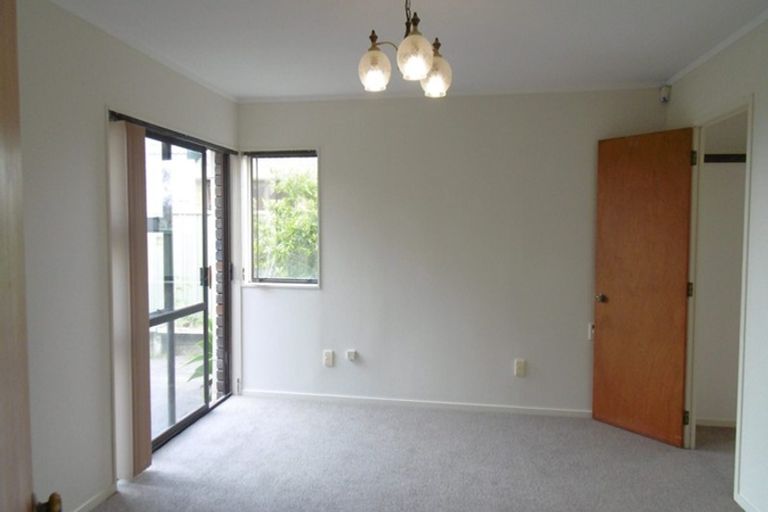 Photo of property in 1/149 West Harbour Drive, West Harbour, Auckland, 0618