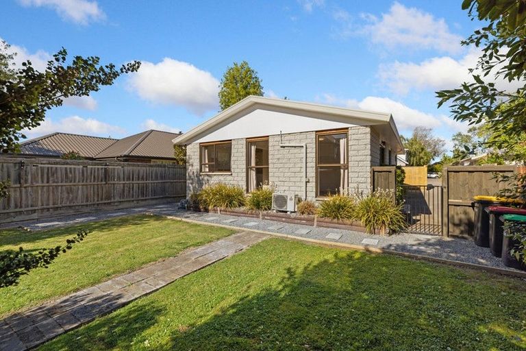 Photo of property in 2/94a Condell Avenue, Papanui, Christchurch, 8053
