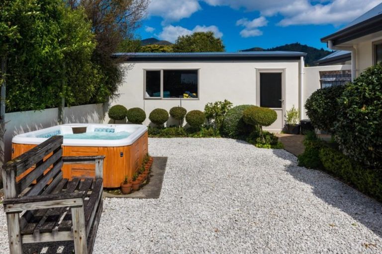 Photo of property in 13 Captains Close, Waikawa, Picton, 7220