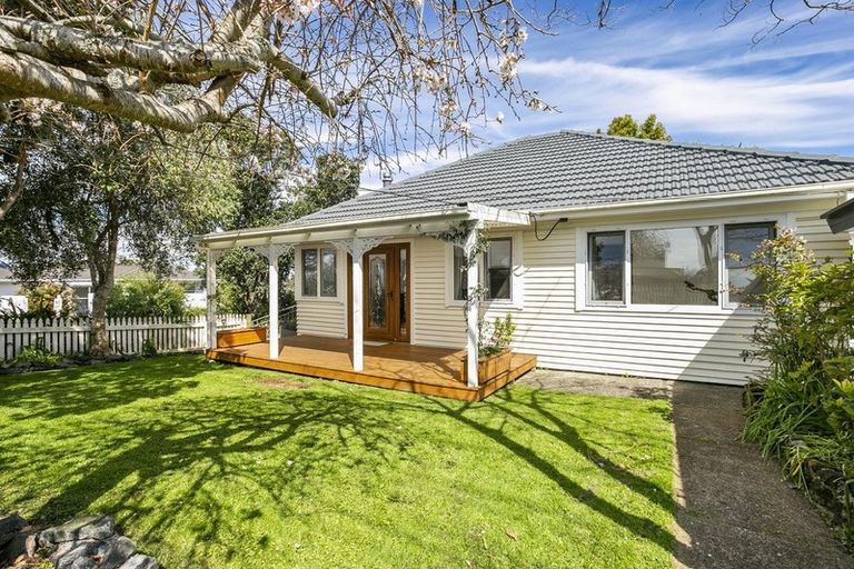 Photo of property in 43 Vipond Road, Stanmore Bay, Whangaparaoa, 0932