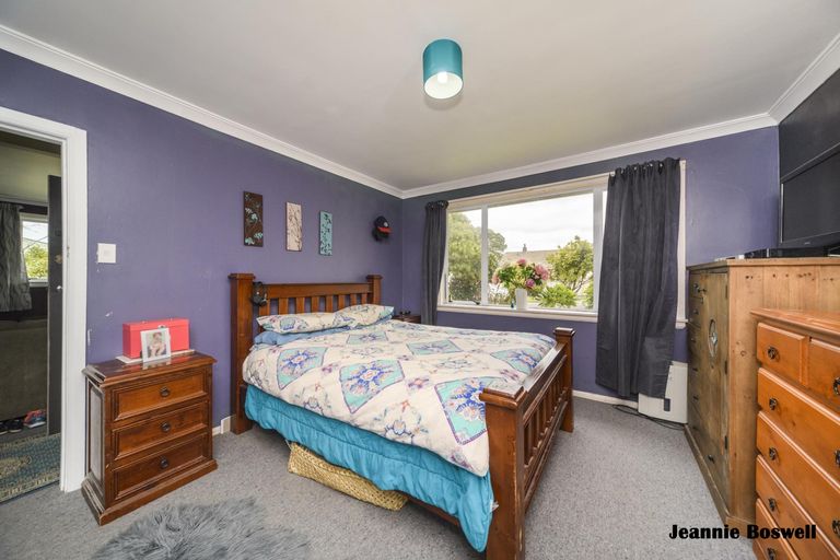 Photo of property in 6 Pukatea Place, Milson, Palmerston North, 4414