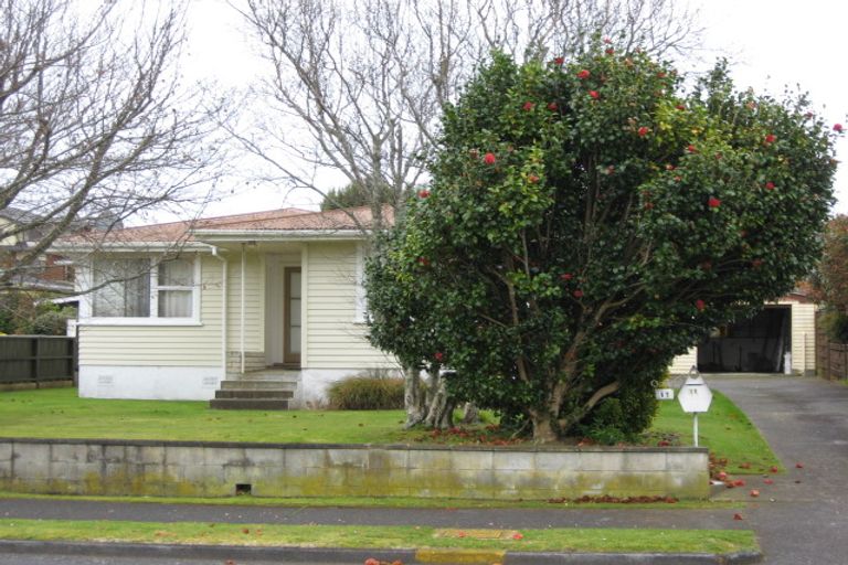 Photo of property in 11 Riversdale Drive, Merrilands, New Plymouth, 4312