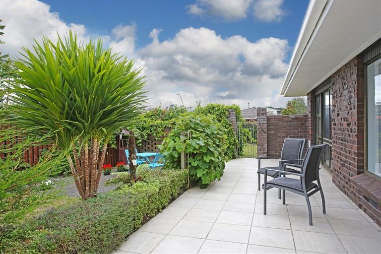 Photo of property in 1 Heron Place, Waiuku, 2123