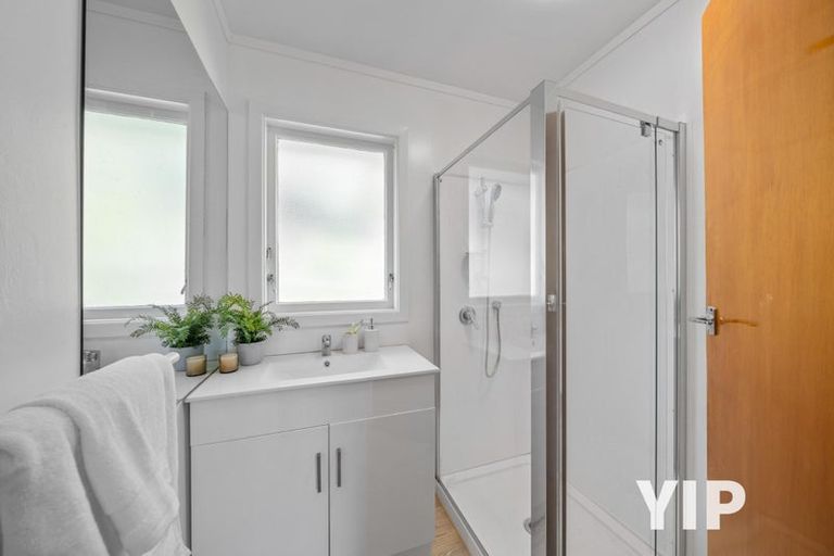 Photo of property in 10 Omega Street, Newlands, Wellington, 6037