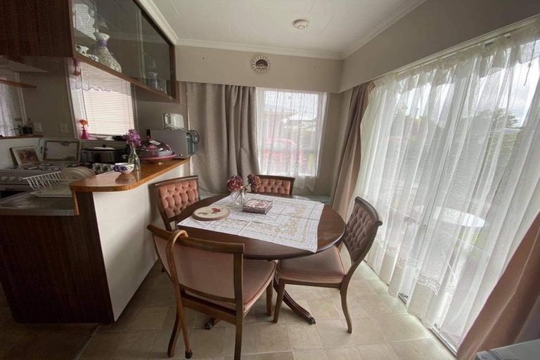 Photo of property in 2 Chartwell Drive, Eltham, 4322