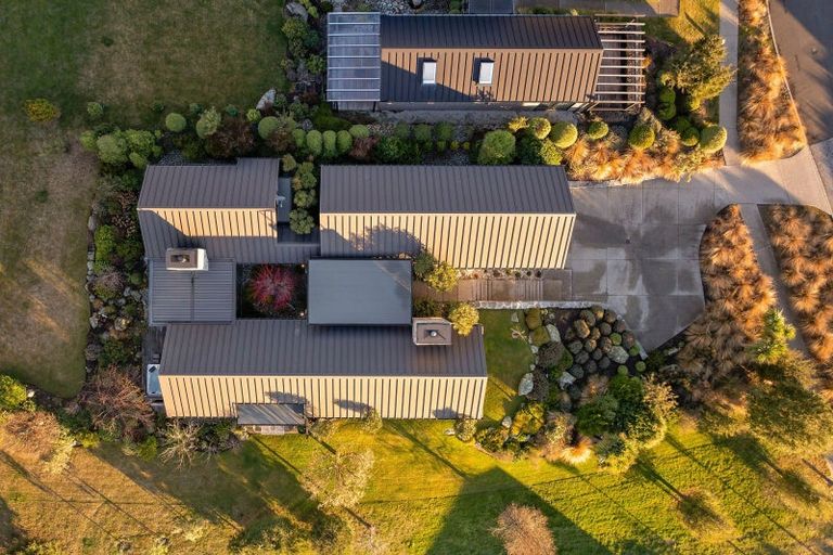 Photo of property in 31 Hackett Road, Jacks Point, Queenstown, 9371