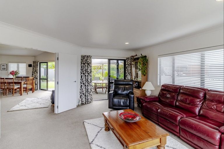 Photo of property in 17 Pania Place, Poraiti, Napier, 4112