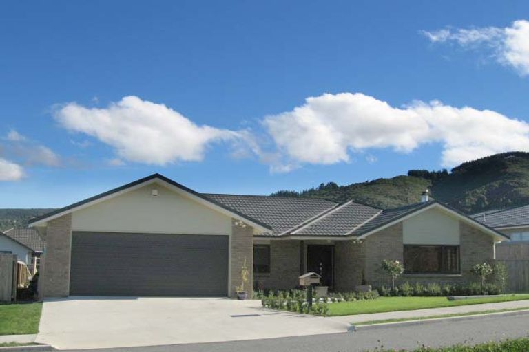 Photo of property in 116 Kirton Drive, Riverstone Terraces, Upper Hutt, 5018