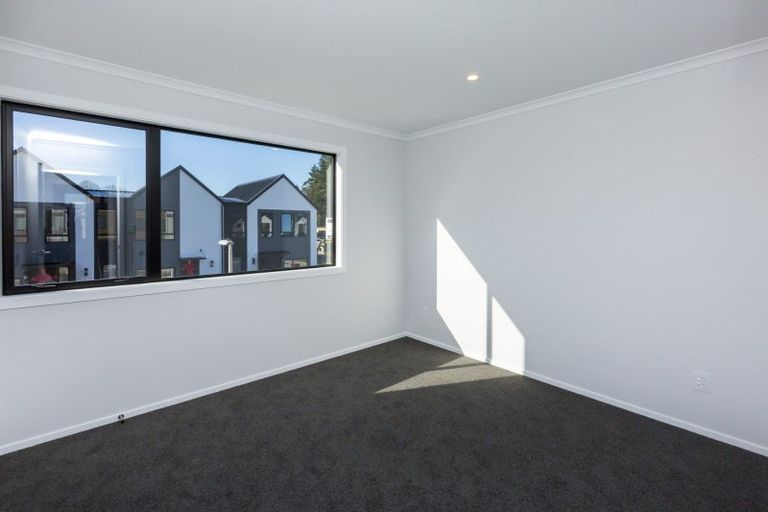 Photo of property in 5 Reakes Crescent, Wallaceville, Upper Hutt, 5018