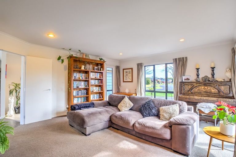 Photo of property in 14 Cairns Crescent, Rototuna, Hamilton, 3210