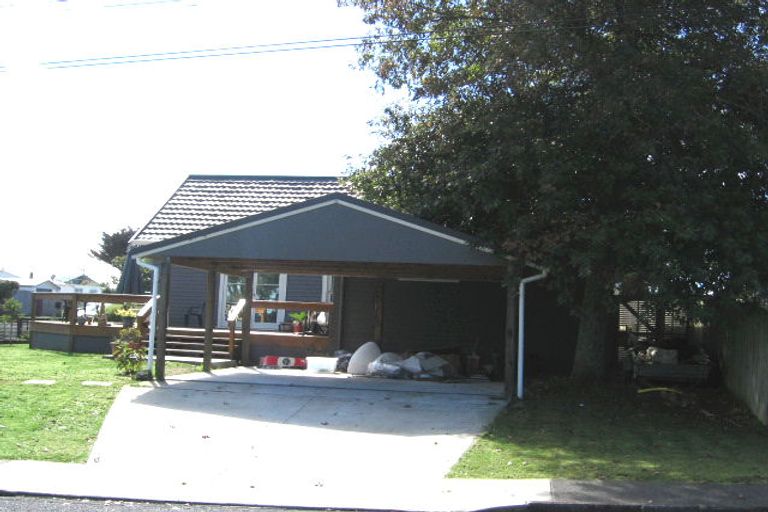 Photo of property in 13 Abbotleigh Avenue, Te Atatu Peninsula, Auckland, 0610