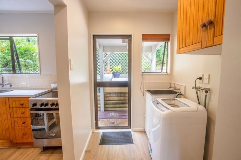 Photo of property in 36 Oak Avenue, Paremata, Porirua, 5024