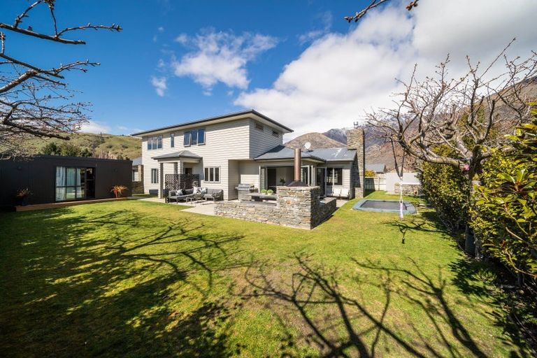 Photo of property in 9 Bridesdale Drive, Lake Hayes, Queenstown, 9304
