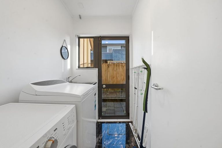 Photo of property in 1/6 Eastern Beach Road, Eastern Beach, Auckland, 2012