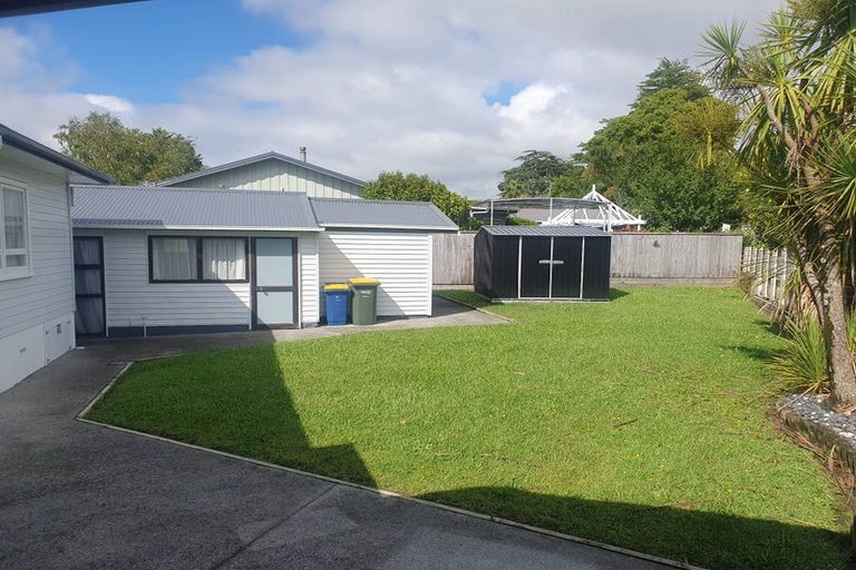 Photo of property in 99 Tiroroa Avenue, Te Atatu South, Auckland, 0610