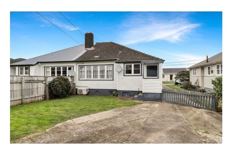 Photo of property in 17 Hall Crescent, Epuni, Lower Hutt, 5011