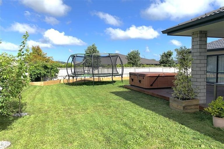 Photo of property in 9 Grove Way, Riverhead, 0820