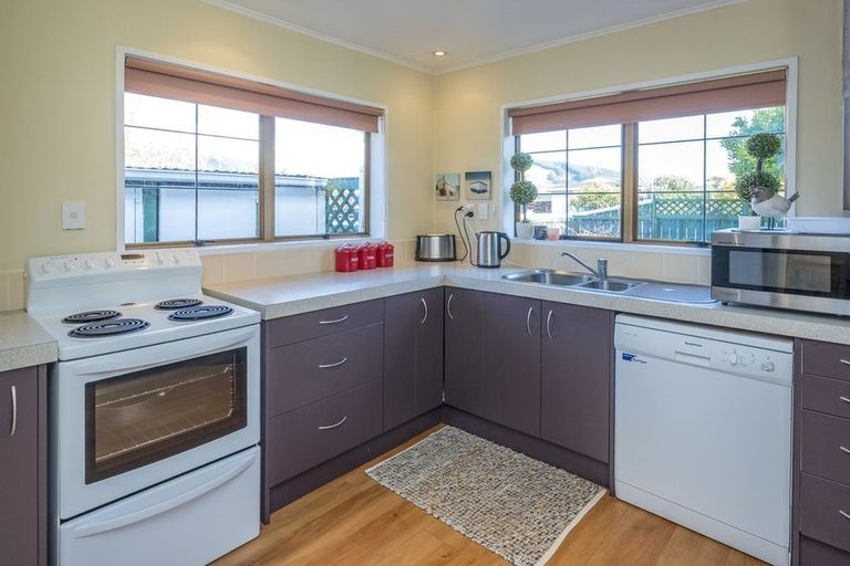Photo of property in 41 Belvedere Avenue, Waikanae, 5036