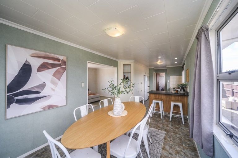 Photo of property in 7 Dunk Place, Milson, Palmerston North, 4414